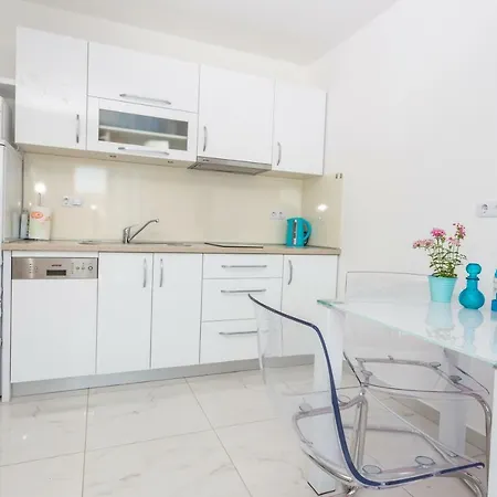 Gabelic * フヴァル